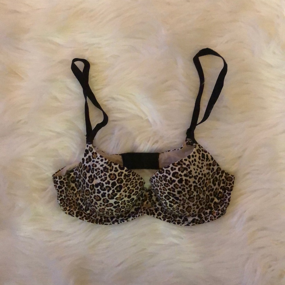 Victoria’s Secret “Fabulous” bra size 32b